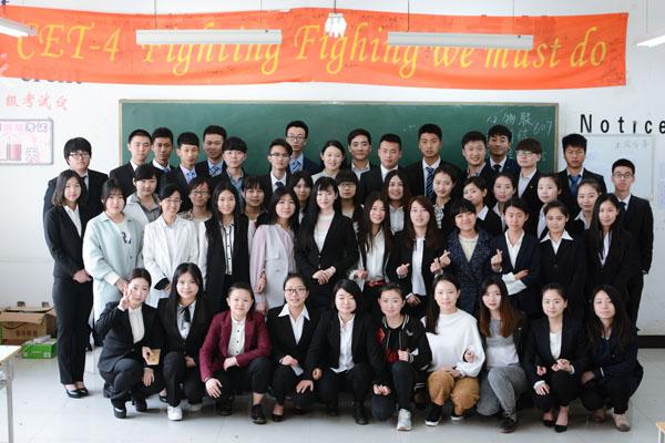 各班留念照片.JPG 各班留念照片.JPG
