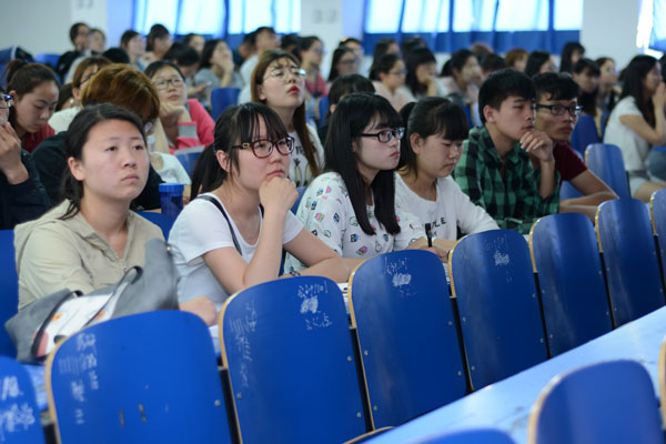 大众评审观看选手比赛.JPG 大众评审观看选手比赛.JPG