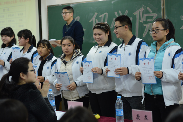 部分获奖学生之二.JPG 部分获奖学生之二.JPG