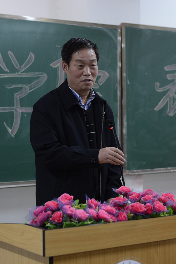 贾院长做重要讲话.JPG 贾院长做重要讲话.JPG
