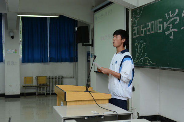 学生代表王樑超发言.JPG 学生代表王樑超发言.JPG