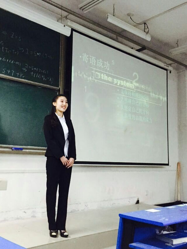 学生精彩报告2.jpg 学生精彩报告2.jpg