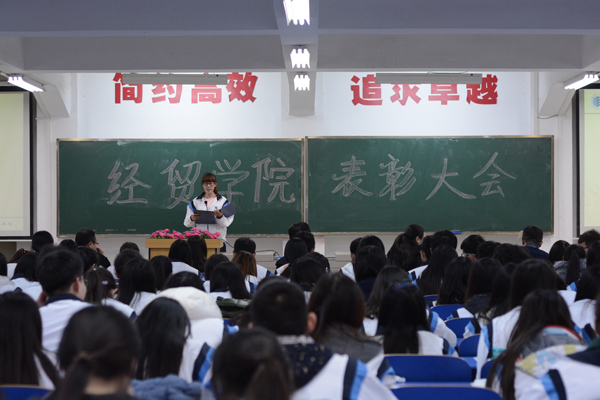 学生代表发言之二.JPG 学生代表发言之二.JPG