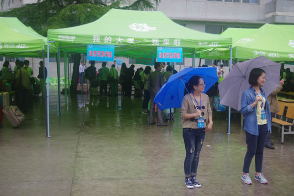 学生会迎接新生.JPG 学生会迎接新生.JPG