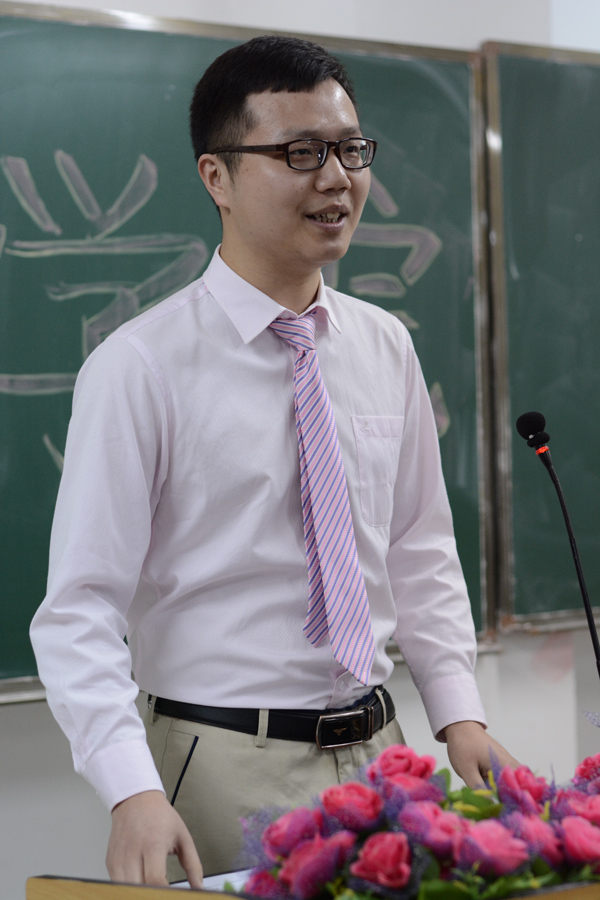 教师代表发言.JPG 教师代表发言.JPG