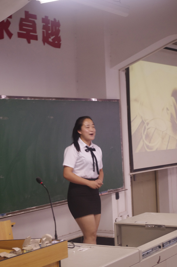 国贸1401班学生代表激情演讲.JPG 国贸1401班学生代表激情演讲.JPG
